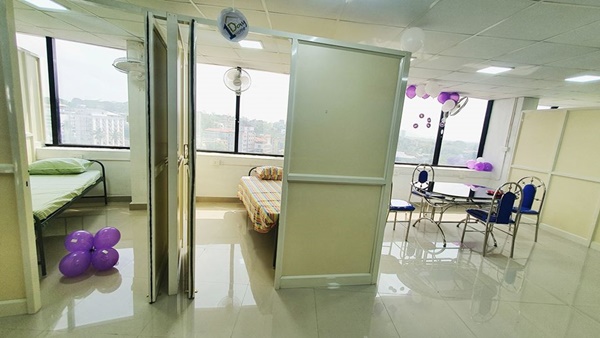 ചെക്ക് ഇന്‍, ചെക്ക് ഔട്ട്