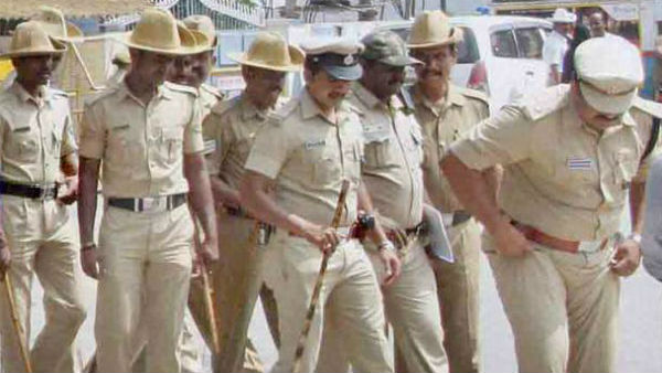 പെരുമാറുന്നത് ഗുണ്ടകളെപ്പോലെ? പെരുമാറുന്നത് ഗുണ്ടകളെപ്പോലെ?
