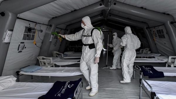 ഇപ്പോൾ നമ്മൾ ക്വാറന്റൈൻ ചെയ്യുന്നത് ആരെയാണ് ?