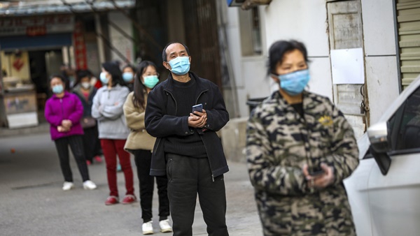 സമൂഹത്തിലെ രോഗമില്ലാത്ത എല്ലാവർക്കും ഇങ്ങനെ റിവേഴ്‌സ് ക്വാറന്റൈൻ ഏർപ്പെടുത്താൻ സാധിക്കുമോ ?