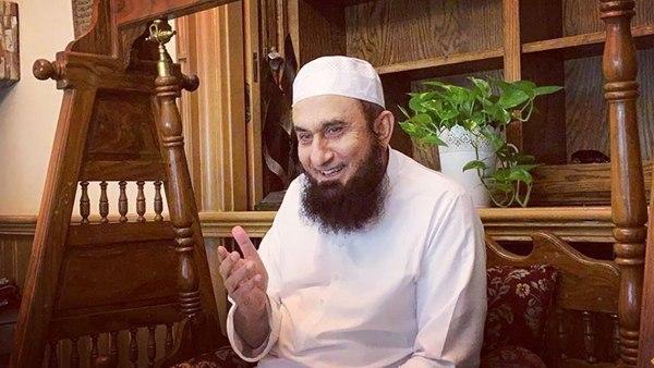 നൃത്തം ചെയ്യുന്നതും വസ്ത്രധാരണവും നൃത്തം ചെയ്യുന്നതും വസ്ത്രധാരണവും