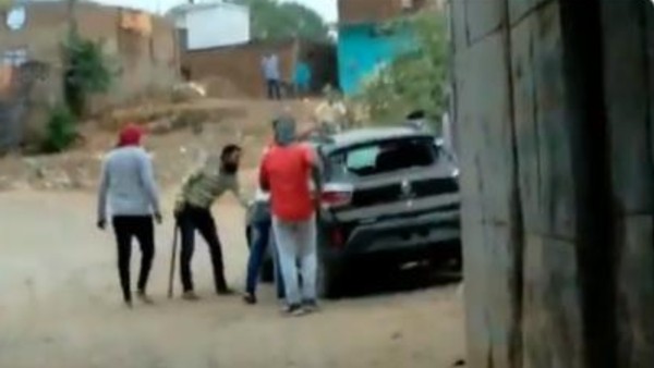 കാറില്‍ യാത്ര ചെയ്യവെ...