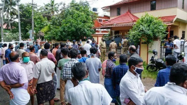 അജ്ഞാതര്‍ ആരാണ്