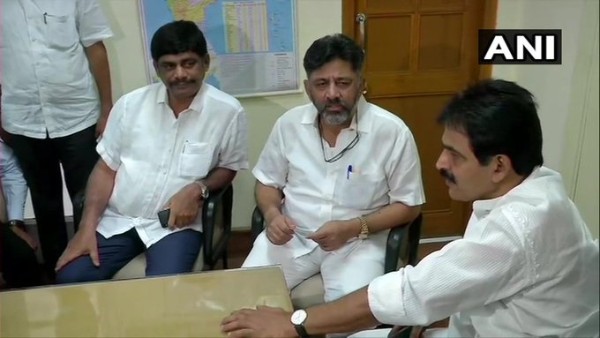 കോണ്‍ഗ്രസും മാര്‍ക്കറ്റ് ചെയ്യണം