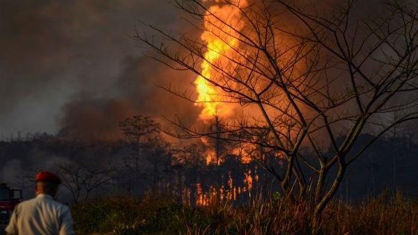  എണ്ണപാടത്ത് തീ പടർന്നു