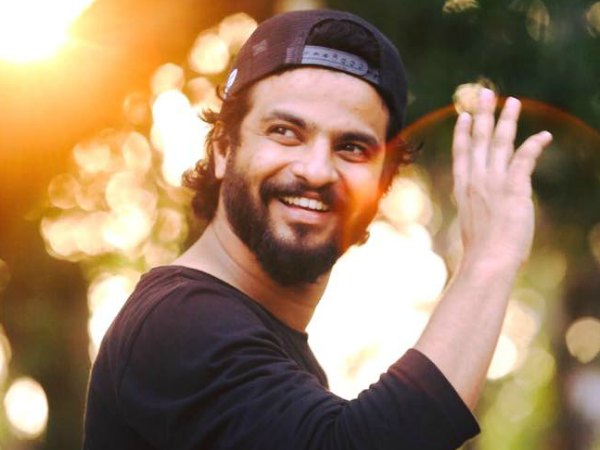 ആരോട് പറയാൻ