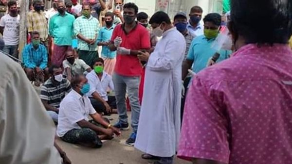 പുരോഹിതന്മാരുടെ സഹായവും പുരോഹിതന്മാരുടെ സഹായവും