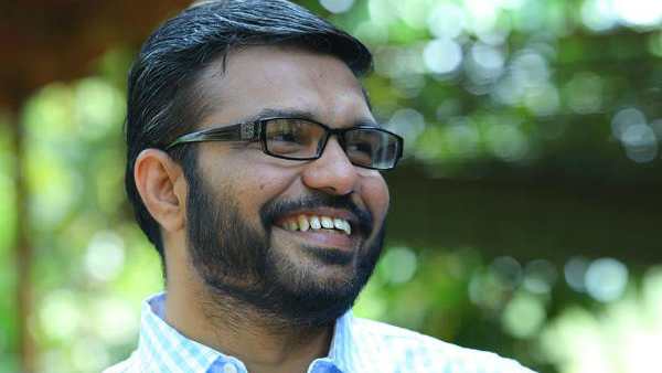 വിവാദം ആളിക്കത്തുന്ന സമയം