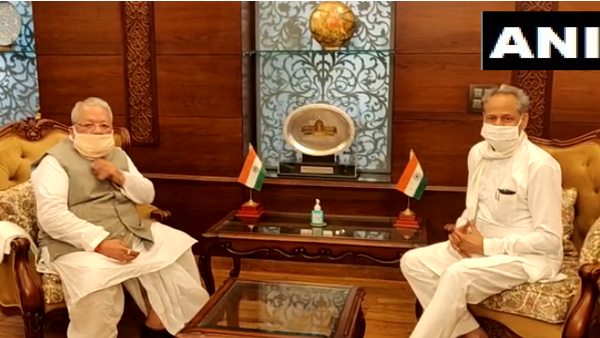 കേന്ദ്രത്തിന്റെ സമ്മര്ദ്ദം മൂലം കേന്ദ്രത്തിന്റെ സമ്മര്ദ്ദം മൂലം