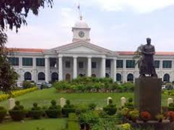 സെക്രട്ടറിയേറ്റിലെ സ്ഥിരം സന്ദര്‍ശക