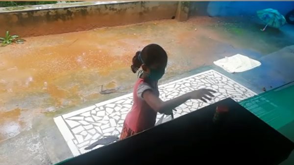 ''ഓൾക്കെന്നെ കൊണ്ടോരണം എന്നാണ്..