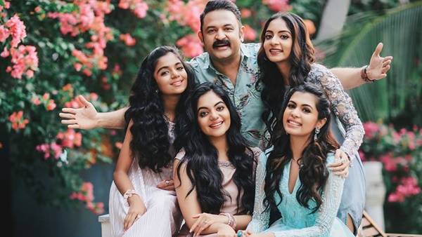 ആരുടെ മുന്നിലും കൈ നീട്ടാതെ