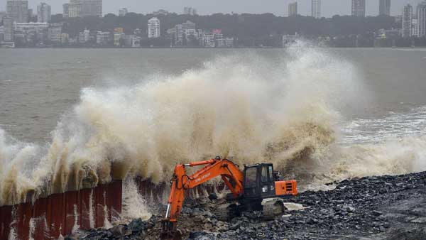 ശക്തമായ മഴ