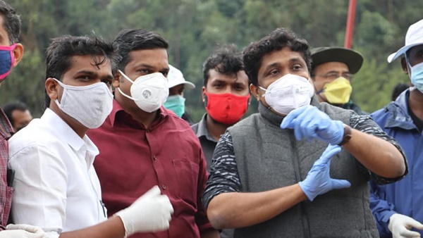 'മിത്രങ്ങളും' സ്ഥലം കാലിയാക്കി