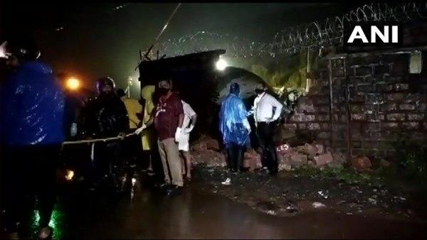 നാട്ടുകാരുടെ പ്രവാഹം