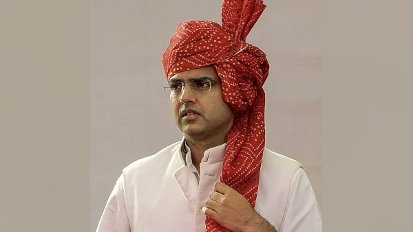 മുഖ്യമന്ത്രിക്കസേരയ്ക്ക് വേണ്ടി