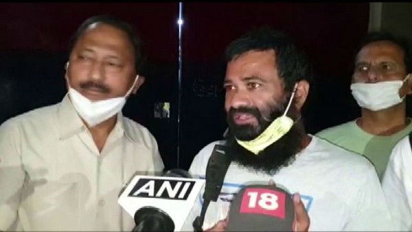 100 സീറ്റുകള് 100 സീറ്റുകള്