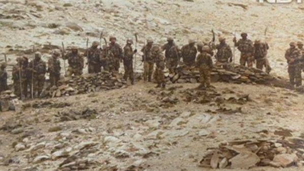 കയ്യിൽ ആയുധങ്ങൾ