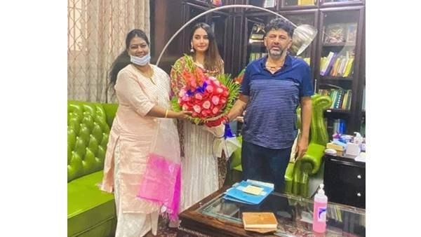 എന്തു തോന്നുന്നു എന്തു തോന്നുന്നു