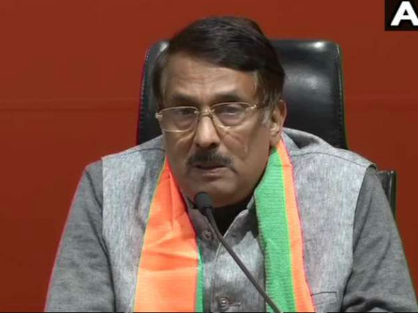  വീണുകിടക്കുന്നവരുടെ ദേഹത്ത്