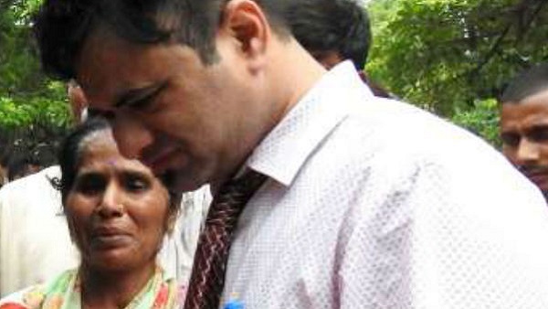 കണ്ണിലെ കരടായി