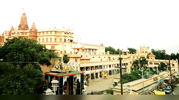 ആവശ്യം ഇതാണ് ആവശ്യം ഇതാണ്