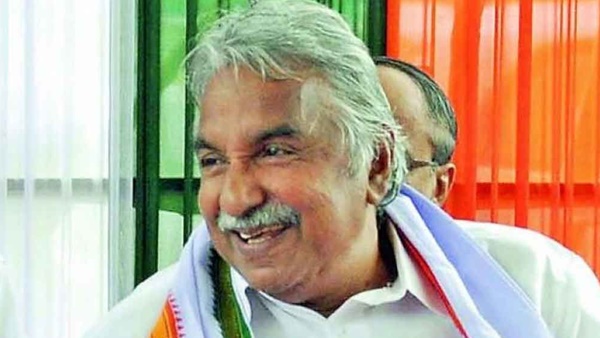 മോതിരം ഊരി നല്‍കിയ ഉമ്മന്‍ ചാണ്ടി