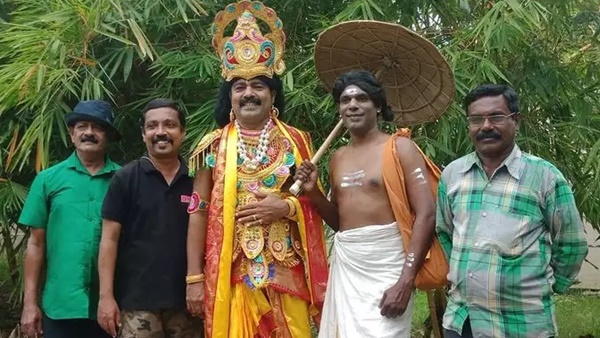 ഉദ്യോഗസ്ഥന് ഉദ്യോഗസ്ഥന്