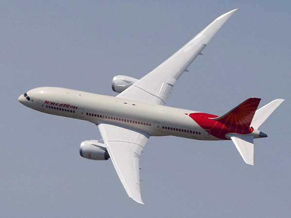 300 പാകിസ്താന്‍കാരും