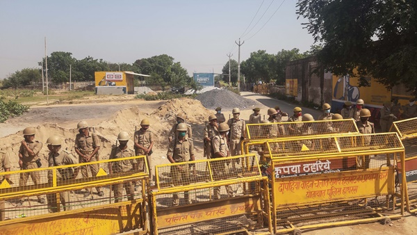 പോലീസ് ചെയ്യുന്നത് പോലീസ് ചെയ്യുന്നത്