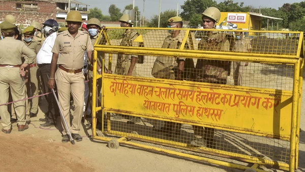 നിരോധനനാജ്ഞ ലംഘിച്ചവര് നിരോധനനാജ്ഞ ലംഘിച്ചവര്