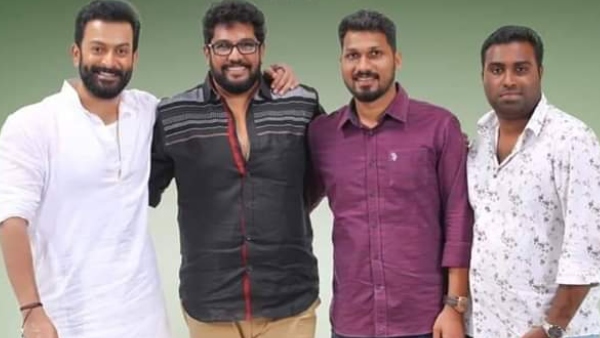 സിനിമാ പ്രേമികള് കാത്തിരിക്കുന്നു സിനിമാ പ്രേമികള് കാത്തിരിക്കുന്നു