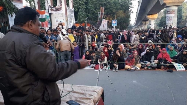 സിബിഐ ഉദ്യോഗസ്ഥനെതിരെ പരാതി നൽകും