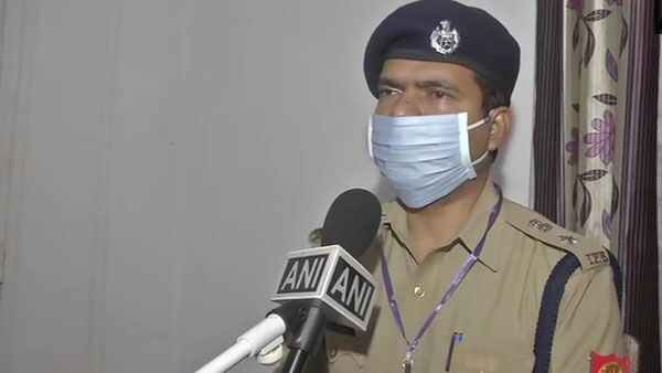 ഉദ്യോഗസ്ഥര്‍ പറയുന്നത് റിപ്പോര്‍ട്ട് ചെയ്യണം