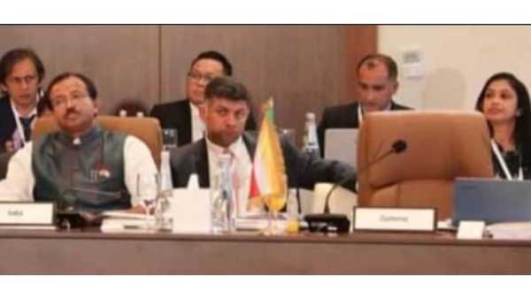 സ്മിത മേനോന്‍ വിവാദം