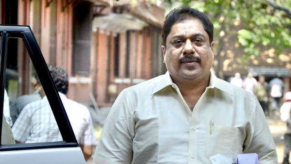 ആരോപണങ്ങളില് പിന്നോട്ടില്ല ആരോപണങ്ങളില് പിന്നോട്ടില്ല