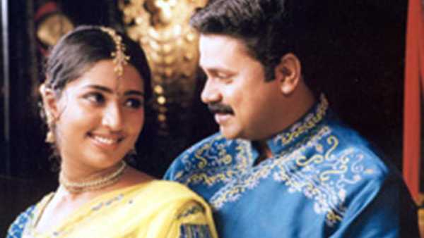 നവ്യ ആര്‍ക്കൊപ്പം