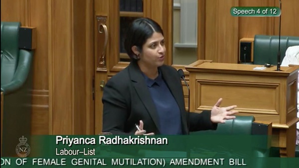 ആദ്യ മത്സരം ആദ്യ മത്സരം