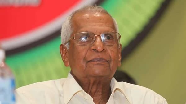 ഇടിച്ചു കയറുന്നതായി പറയുന്നു ഇടിച്ചു കയറുന്നതായി പറയുന്നു