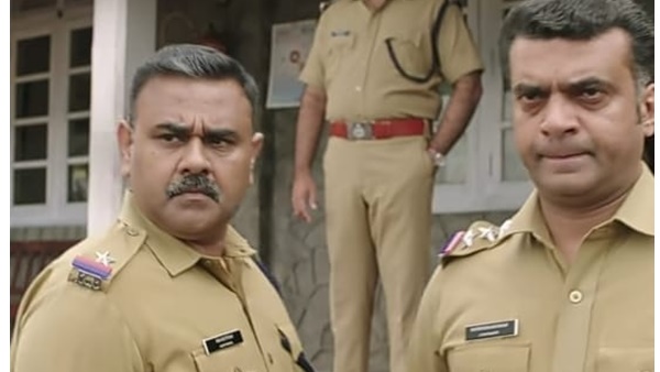 പാതിയടഞ്ഞ കണ്ണുകളുള്ള അ മുഖം
