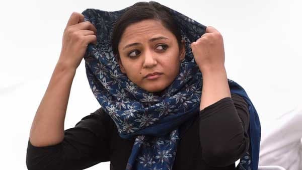  സുരക്ഷ തേടി 