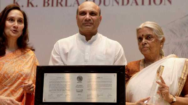 വംശീയതില്‍ ഖേദമില്ലാതെ