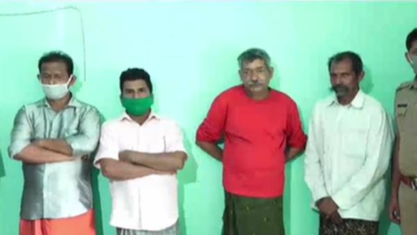 മുള്ളന് പന്നിയെയും കെണിവച്ചു മുള്ളന് പന്നിയെയും കെണിവച്ചു