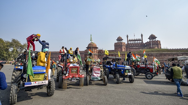 ചെങ്കോട്ടയ്ക്ക് മുകളില്‍