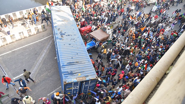 സമരക്കാർ തീവ്രവാദികളെന്ന്