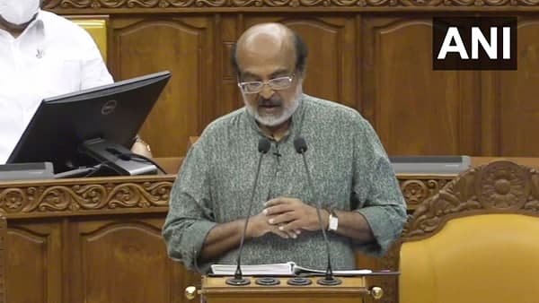 കണ്ണിൽ പൊടിയിടലുകൾ 