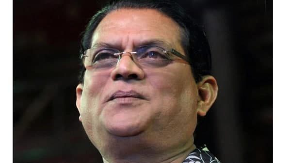 ക്യാമറയ്ക്ക് മുന്നില്‍