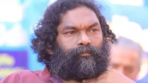 നിറകണ്ണോടെ കൈ കൂപ്പുന്നു