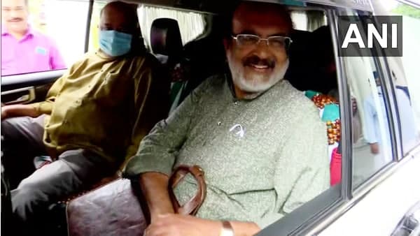 യഥാര്‍ത്ഥ്യബോധം തീരെ ഇല്ല