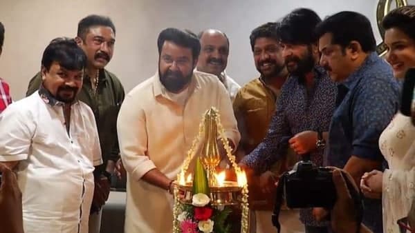  ചിരിച്ച് തള്ളുകയാണ്